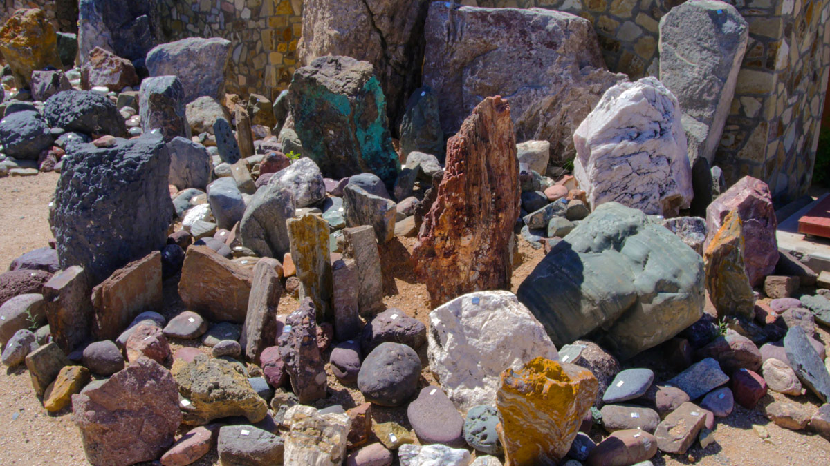 decorative-rocks-14